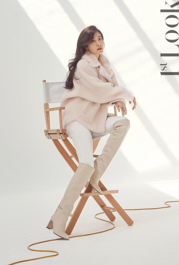 Kim Ha Neul Radiates With Sweet Charisma In Her 1st Look Magazine Pictorial