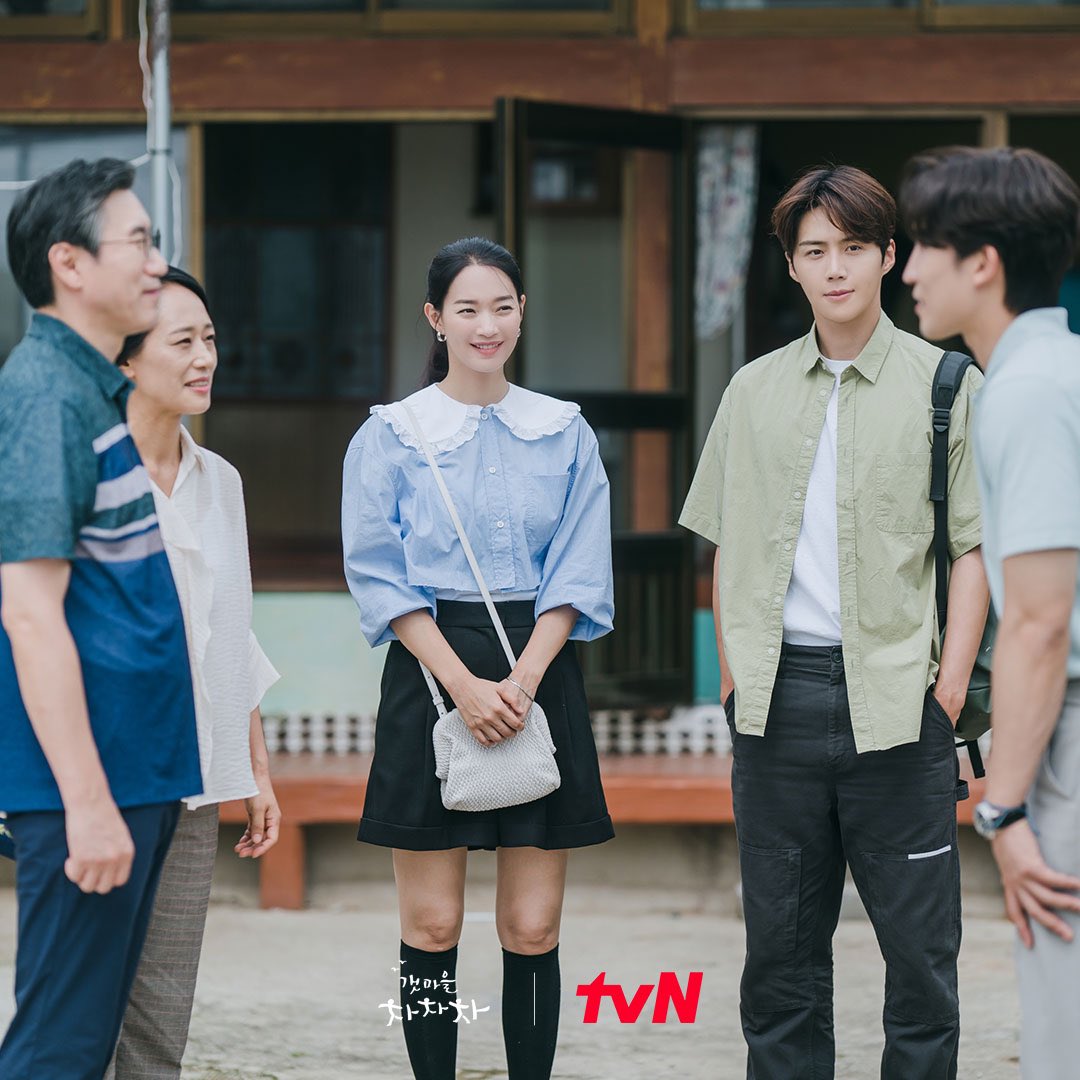 Kim Seon Ho y Lee Sang Yi intentan impresionar a los padres de Shin Min Ah en 