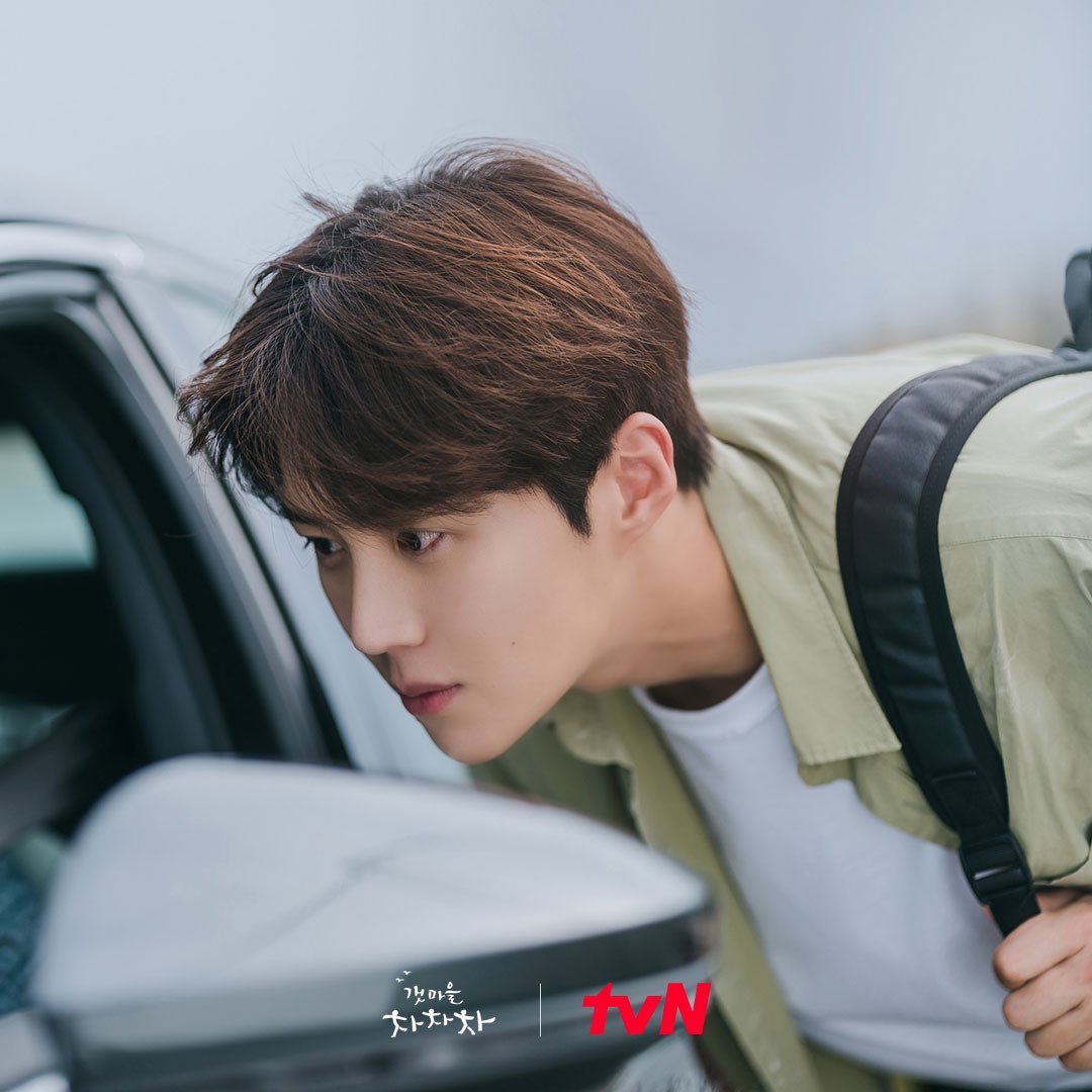 Kim Seon Ho y Lee Sang Yi intentan impresionar a los padres de Shin Min Ah en 