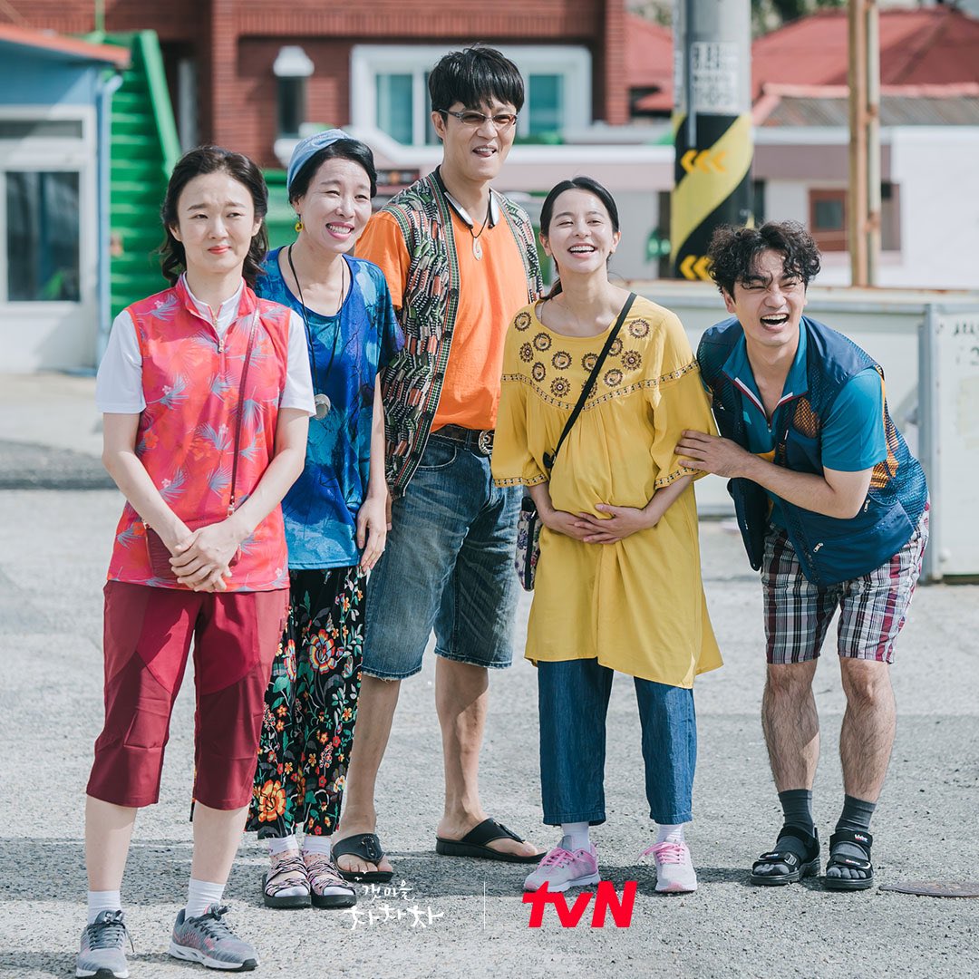 Kim Seon Ho y Lee Sang Yi intentan impresionar a los padres de Shin Min Ah en 