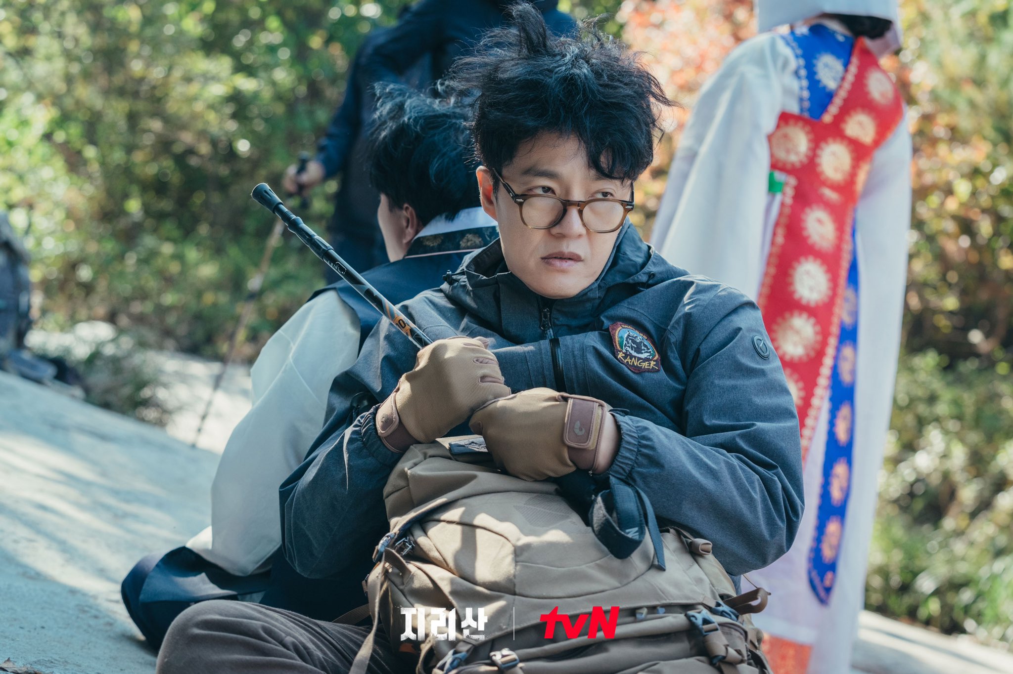 Jun Ji Hyun, Joo Ji Hoon y otros Rangers se unen para una batalla desordenada contra los chamanes en 