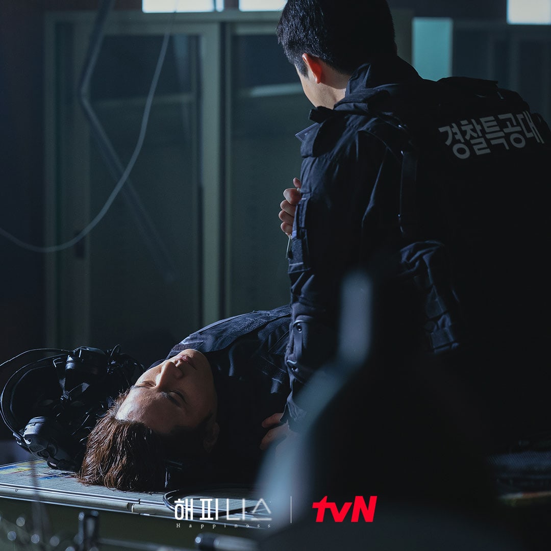 Lee Kyu Hyung se convierte en el carismático colega de Han Hyo Joo por su aparición especial en el nuevo drama