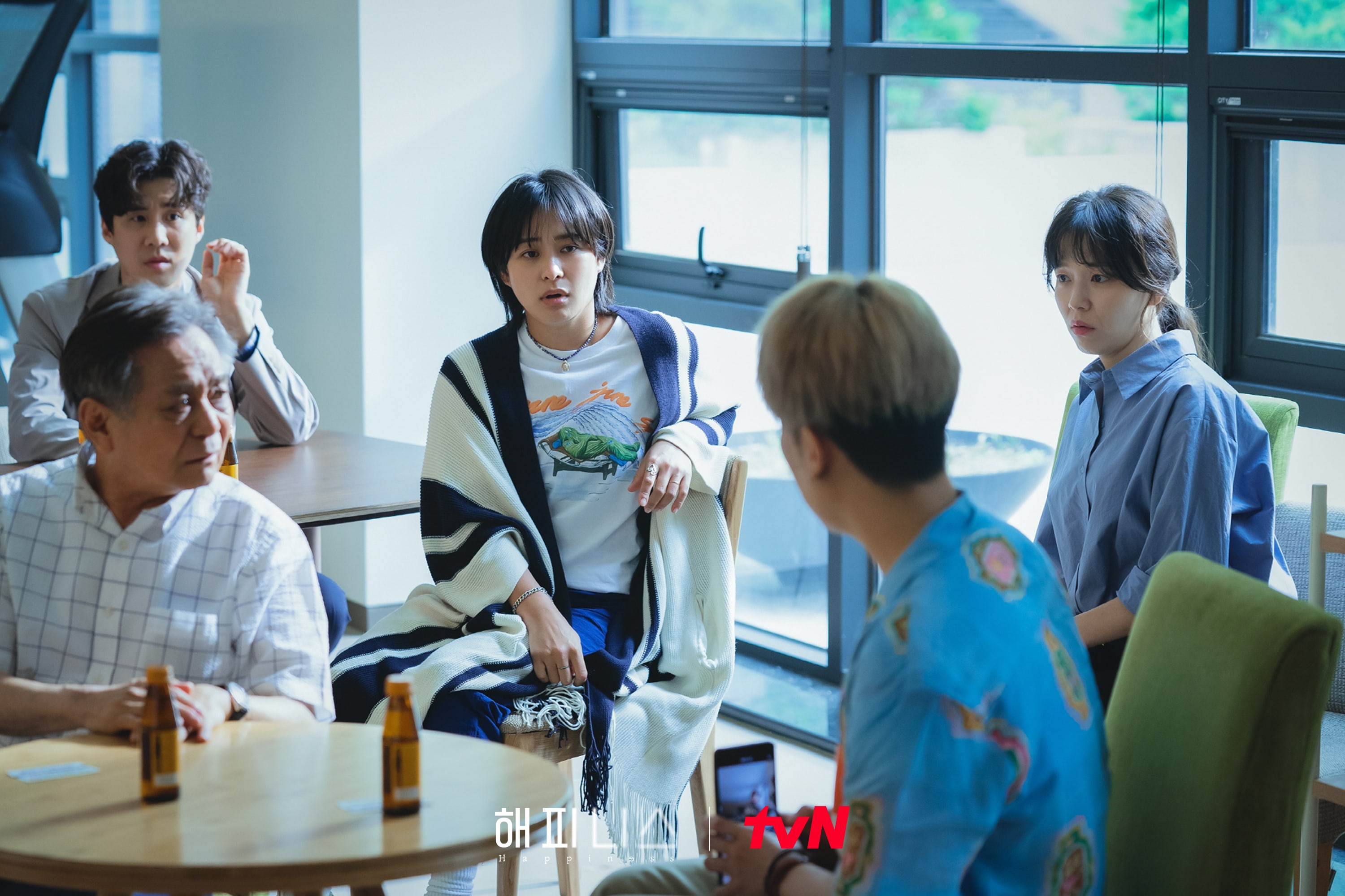 Park Hyung Sik, Han Hyo Joo y más quedan atrapados en una creciente inquietud en 