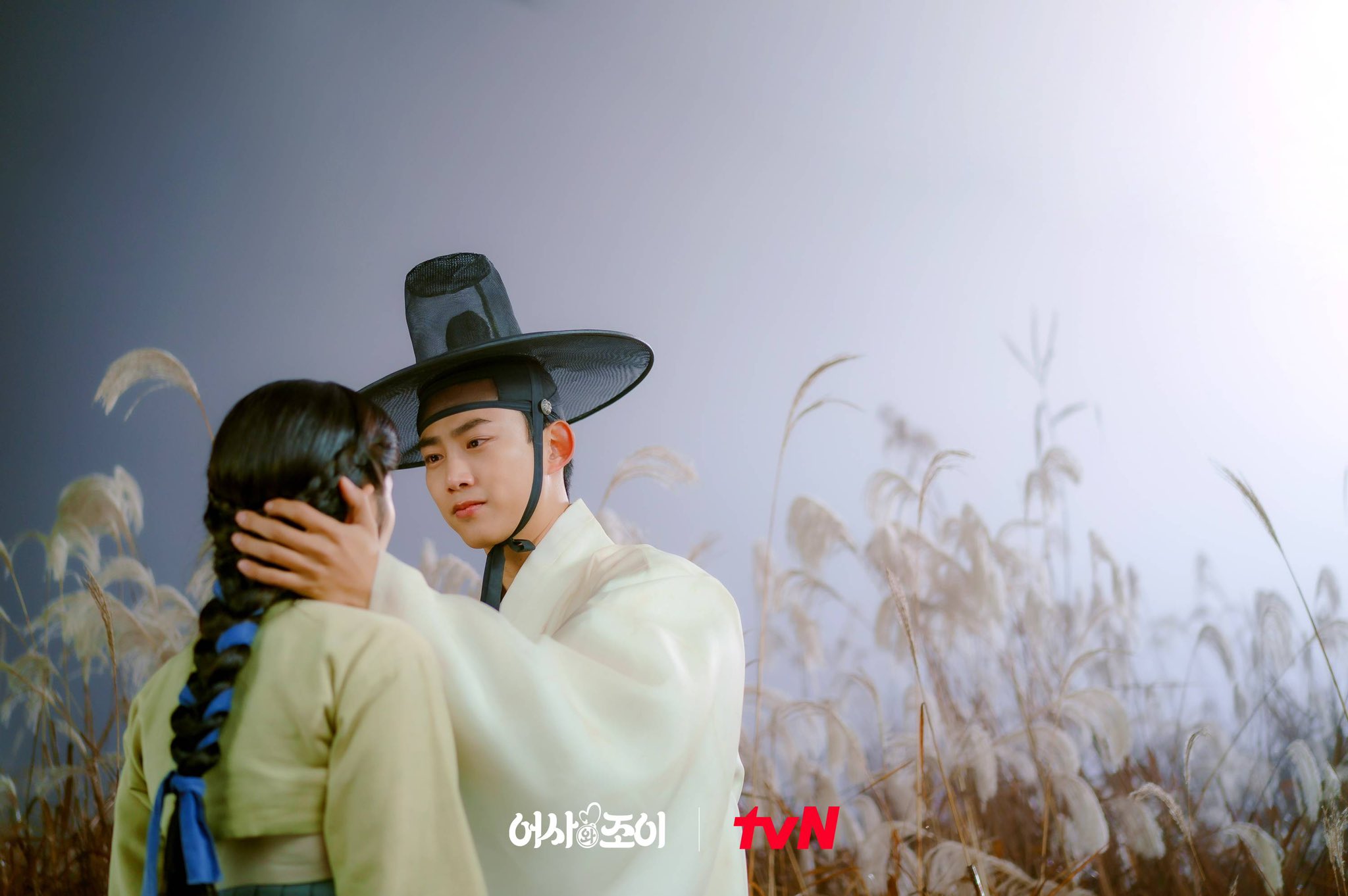 Taecyeon de 2PM besa apasionadamente a Kim Hye Yoon en 
