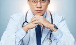 Lee Seo Jin hace una transformación impactante en un médico trabajador para el próximo drama de comedia