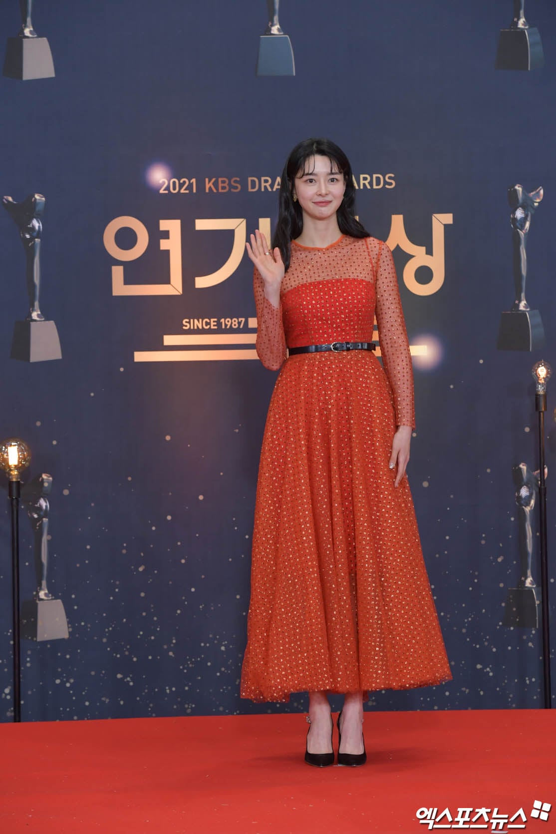 Las estrellas caminan por la alfombra roja de los premios KBS Drama Awards 2021