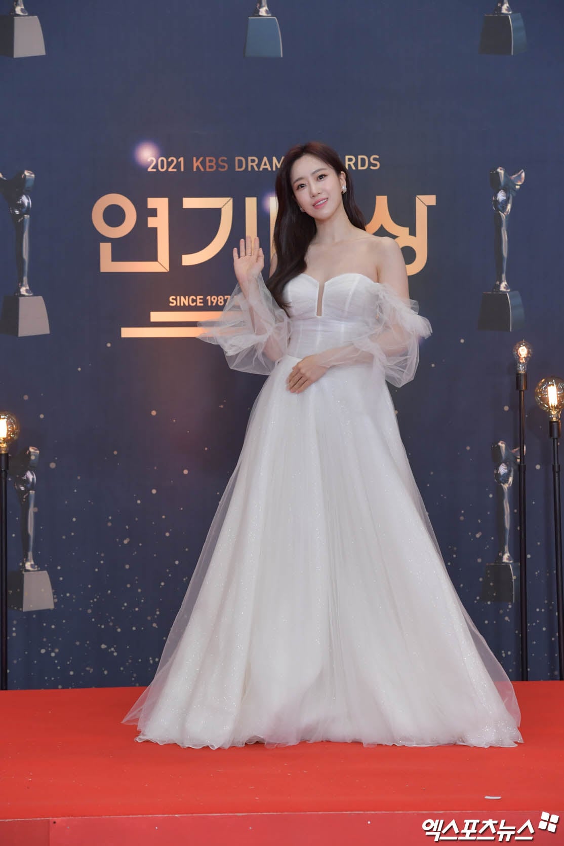 Las estrellas caminan por la alfombra roja de los premios KBS Drama Awards 2021