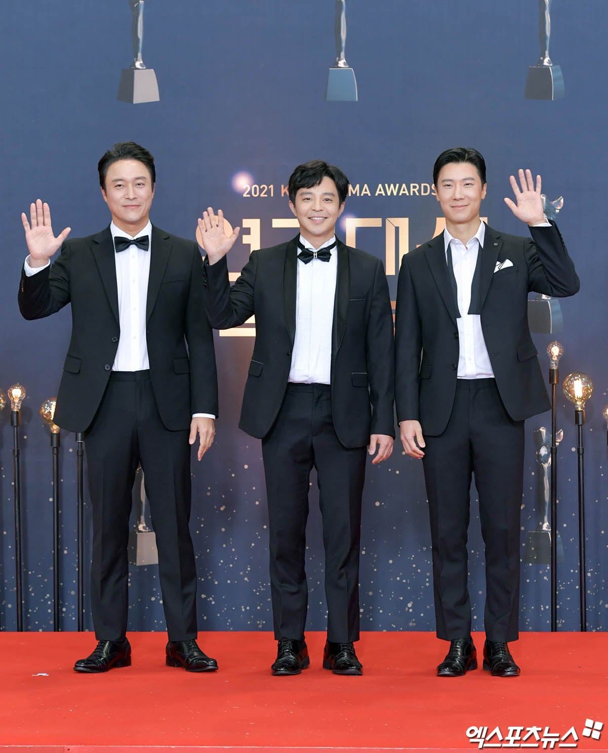 Las estrellas caminan por la alfombra roja de los premios KBS Drama Awards 2021