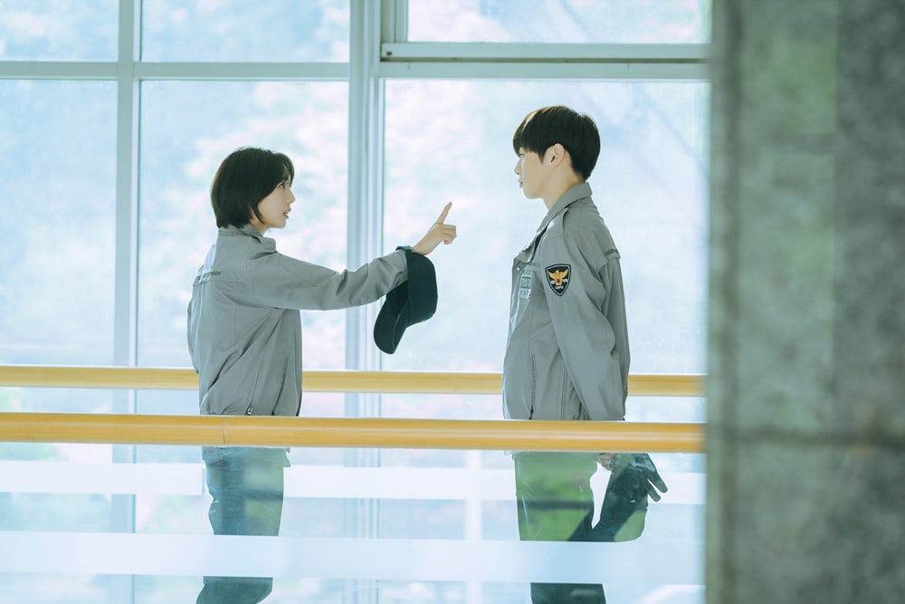 Chae Soo Bin y Kang Daniel tienen un primer encuentro menos que ideal en “Rookie Cops”