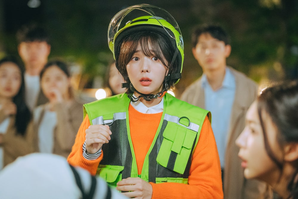 Chae Soo Bin y Kang Daniel tienen un primer encuentro menos que ideal en “Rookie Cops”