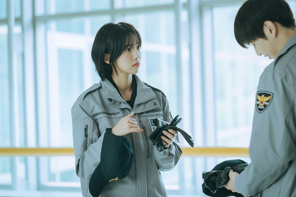 Chae Soo Bin y Kang Daniel tienen un primer encuentro menos que ideal en “Rookie Cops”