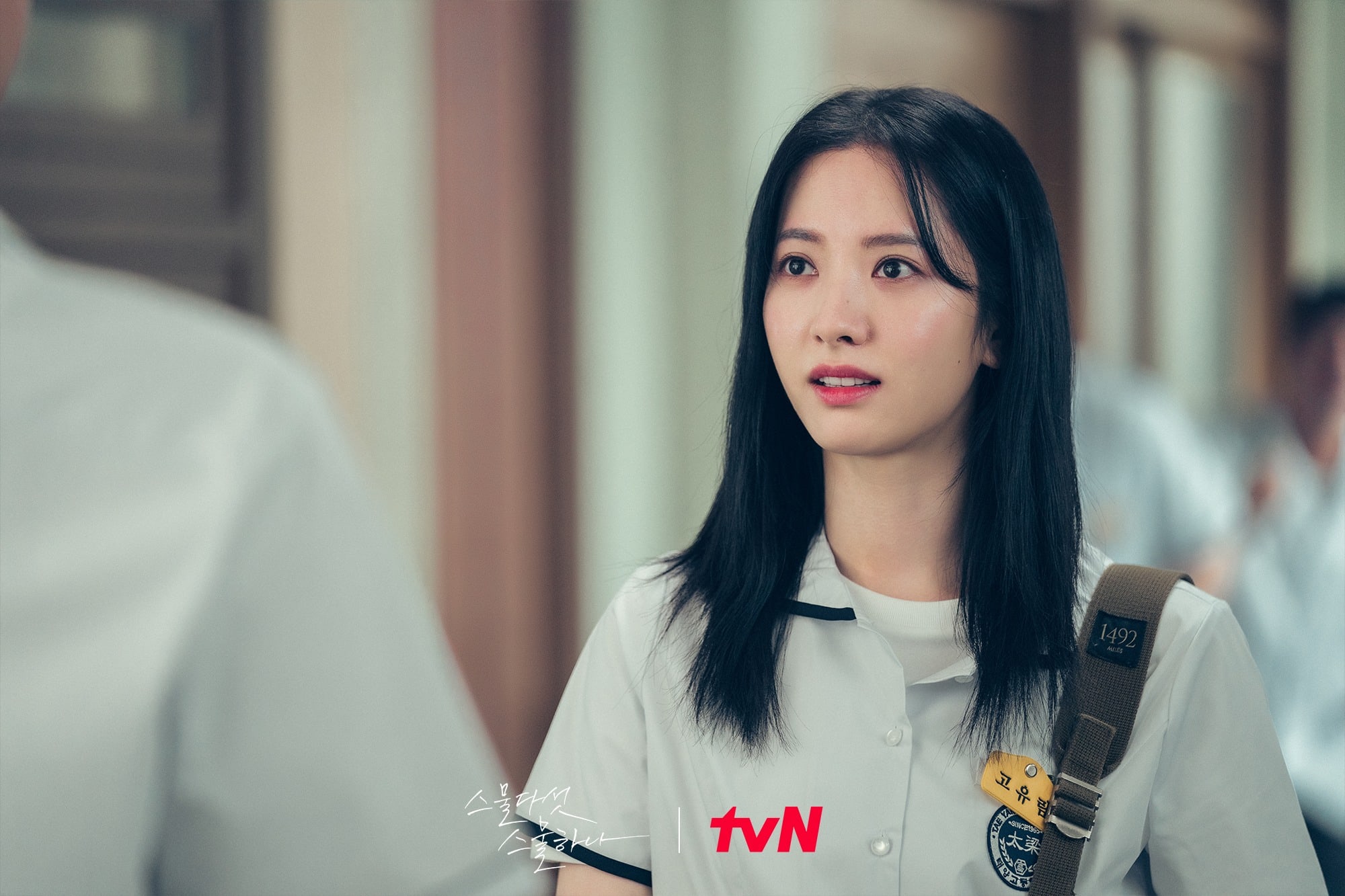 Bona de WJSN se transforma en una atleta de esgrima trabajadora y condecorada en “Twenty Five, Twenty One”