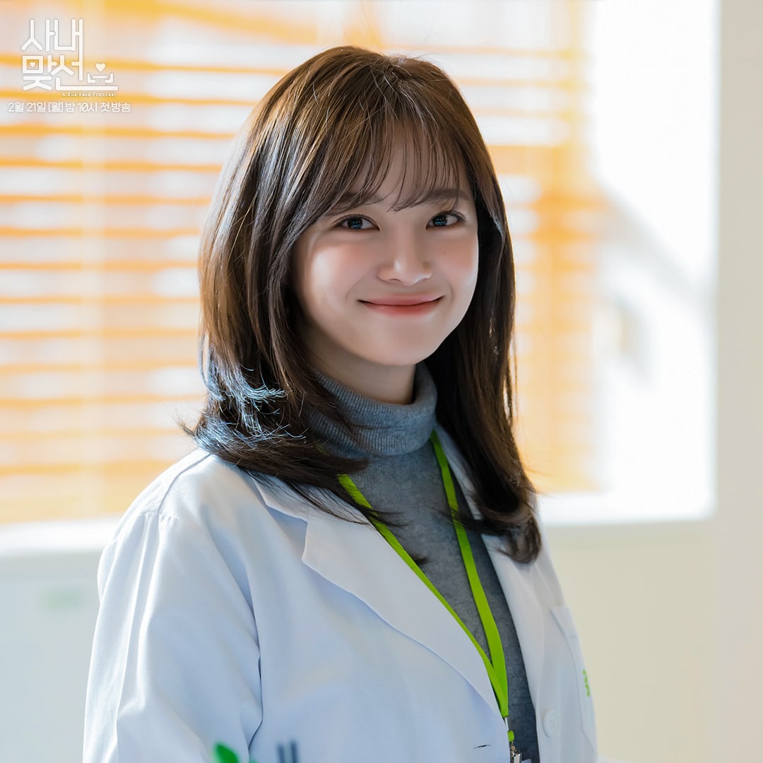 Kim Sejeong brilla con su transformación en una investigadora brillante y enérgica para “A Business Proposal”