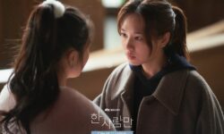 Ahn Eun Jin intenta enviar un mensaje secreto a Joy de Red Velvet sin que la policía se dé cuenta en “The One And Only”