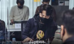 Jin Goo, Ha Do Kwon y Lee Won Geun asisten a la lectura del guión del próximo drama sobre asesinos en serie de OCN