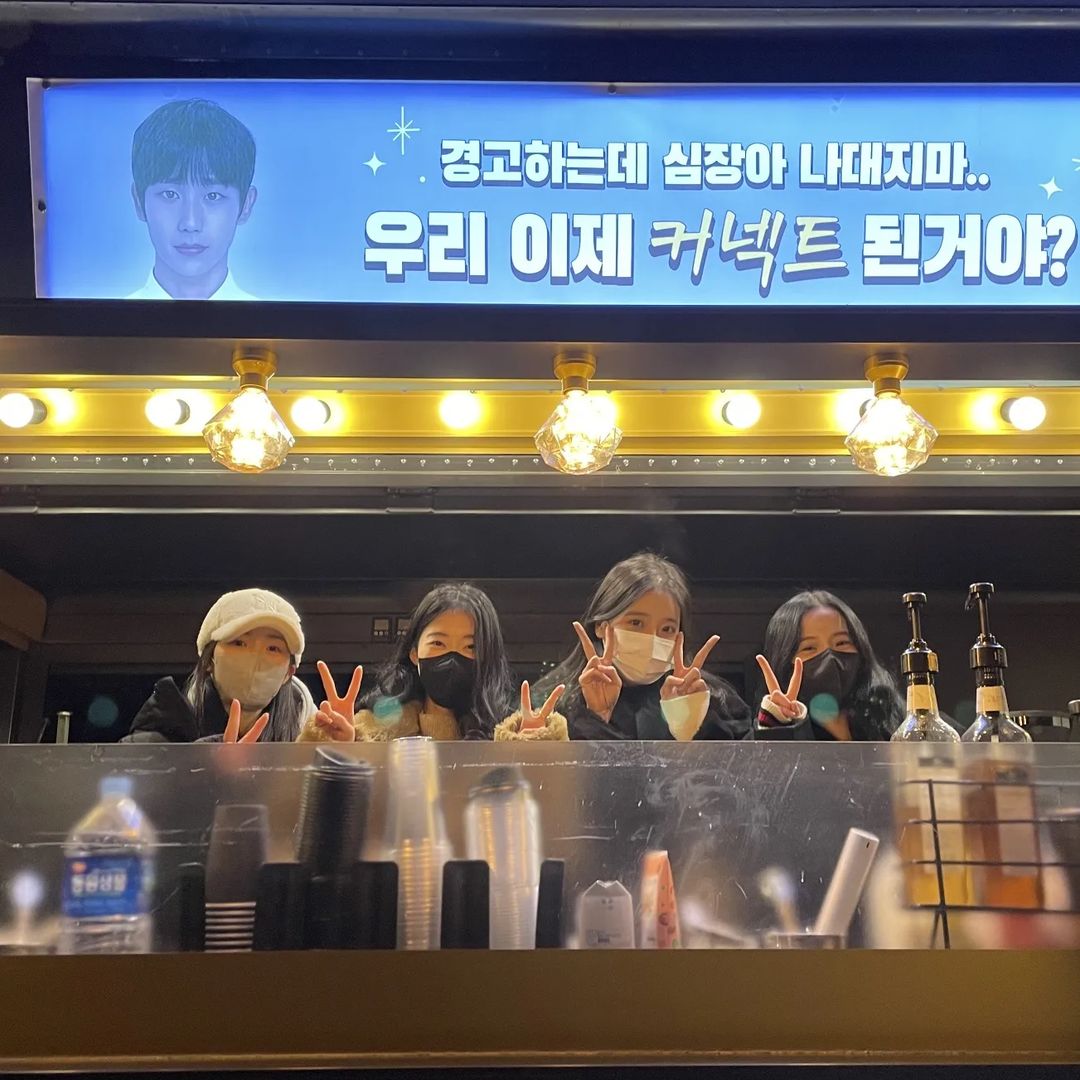 Jisoo de BLACKPINK, Kim Hye Yoon y otras estrellas de “Snowdrop” sorprenden a Jung Hae In en el set de su nuevo drama
