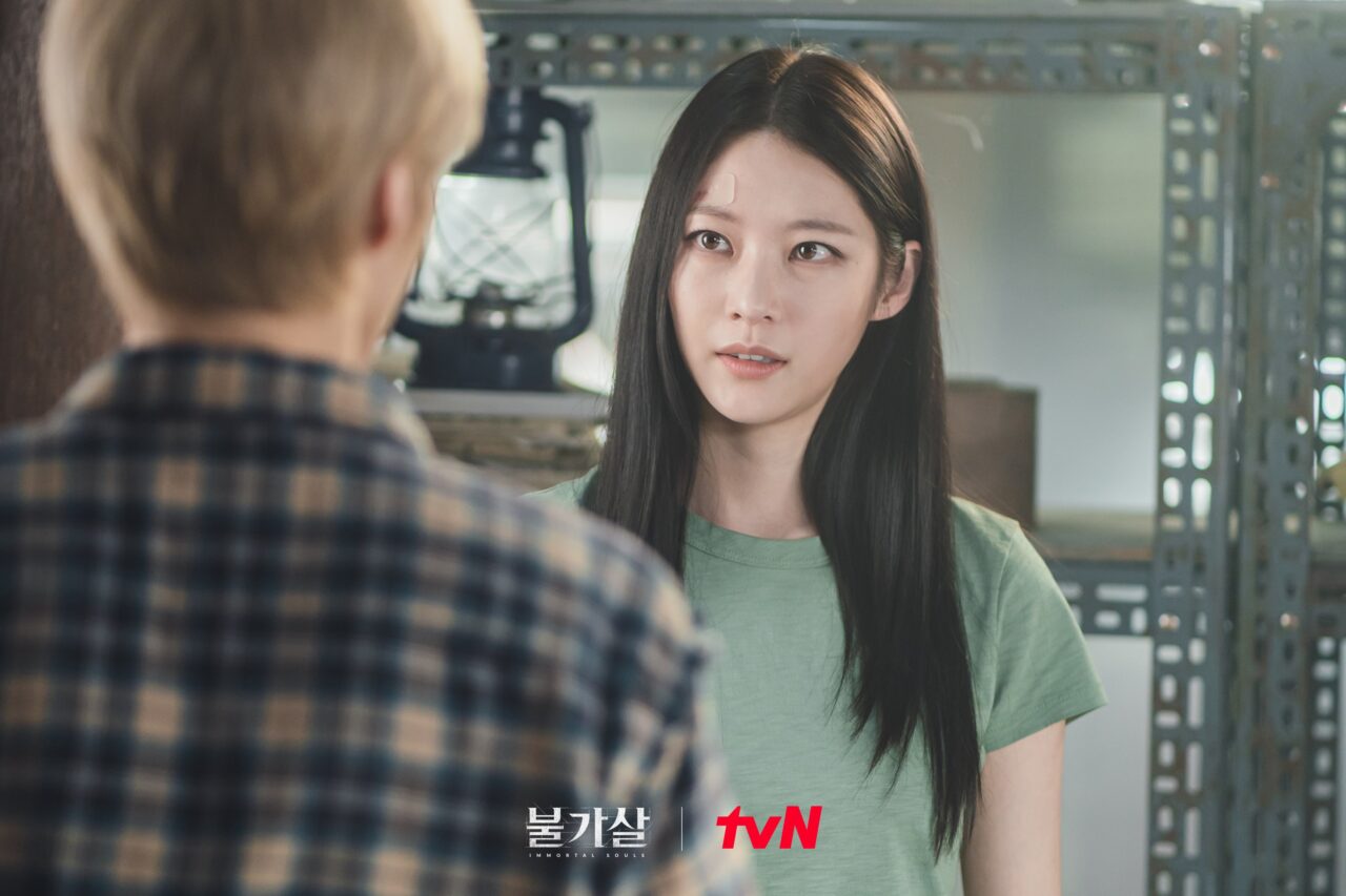 Kim Woo Seok y Gong Seung Yeon se pelean acaloradamente por las tareas del hogar en “Bulgasal”