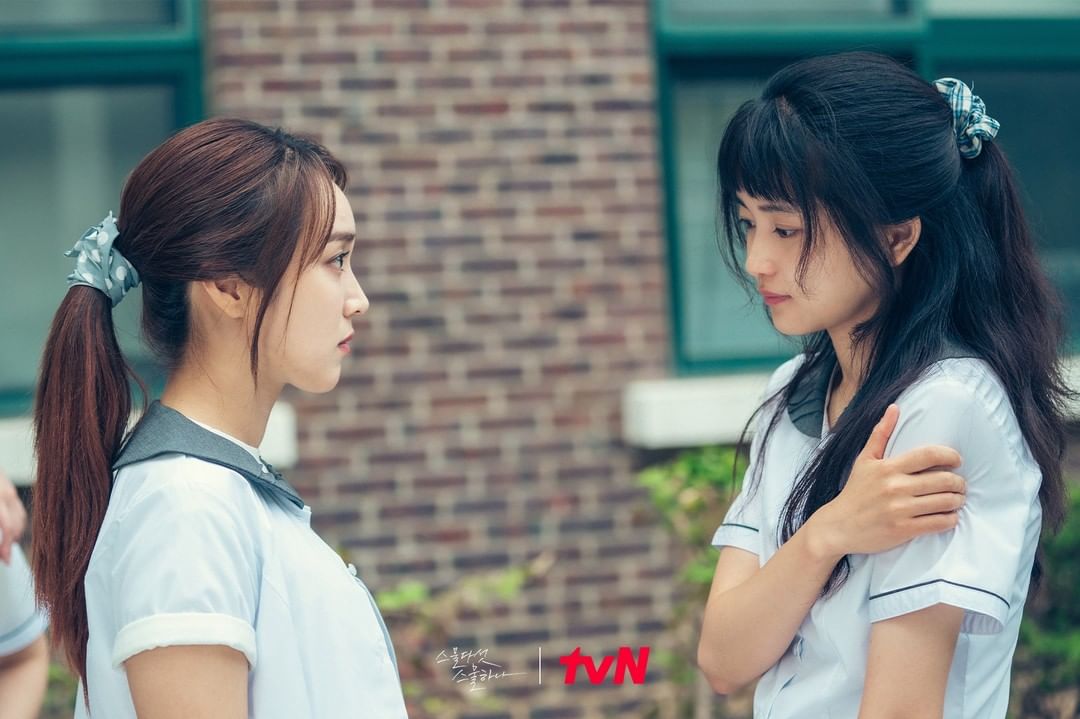 Kim Tae Ri se enfrenta a un acosador escolar en teasers para “Twenty-Five, Twenty-One”