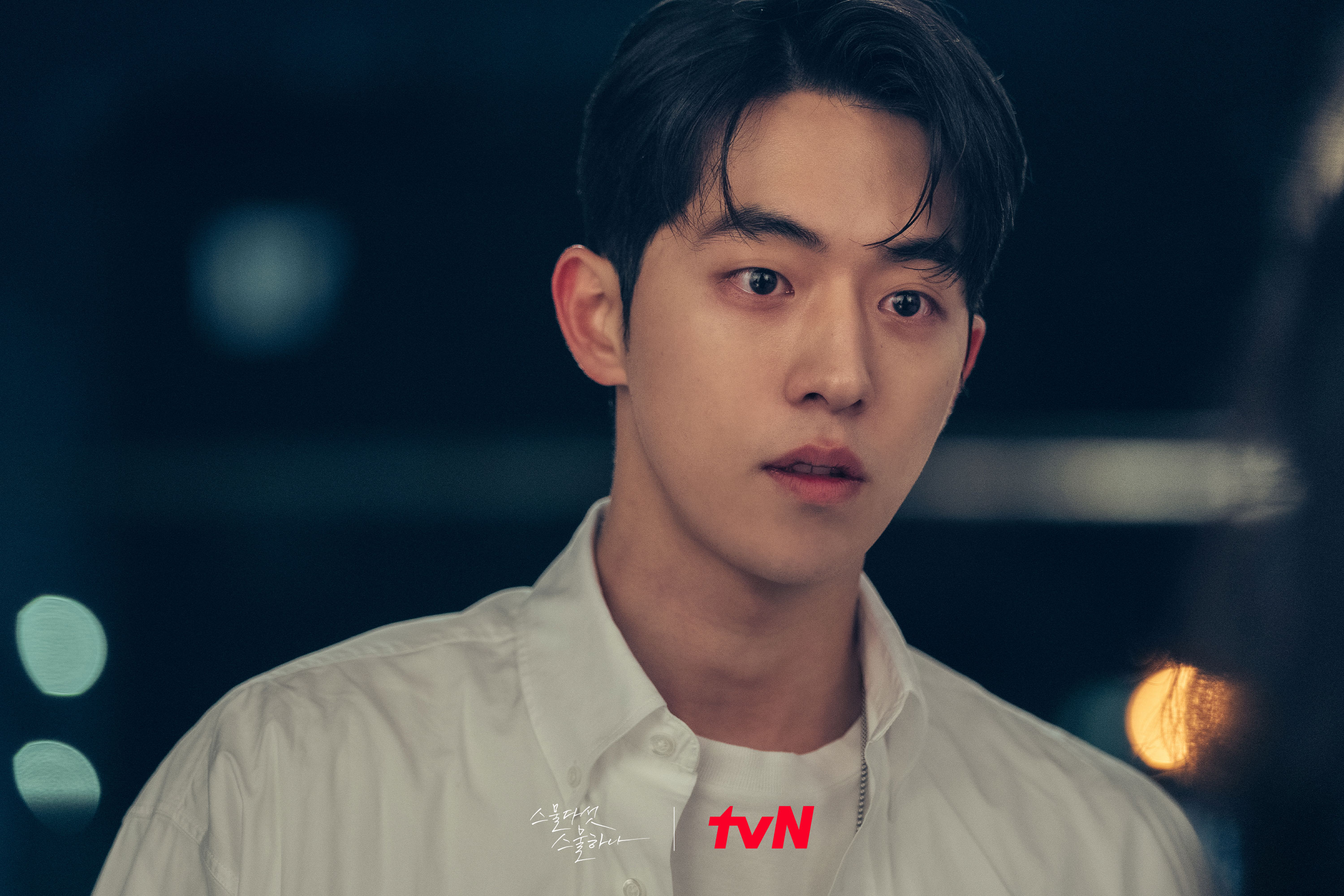 “Twenty Five, Twenty One” muestra un momento tenso entre Nam Joo Hyuk y Kim Tae Ri mientras se miran fijamente