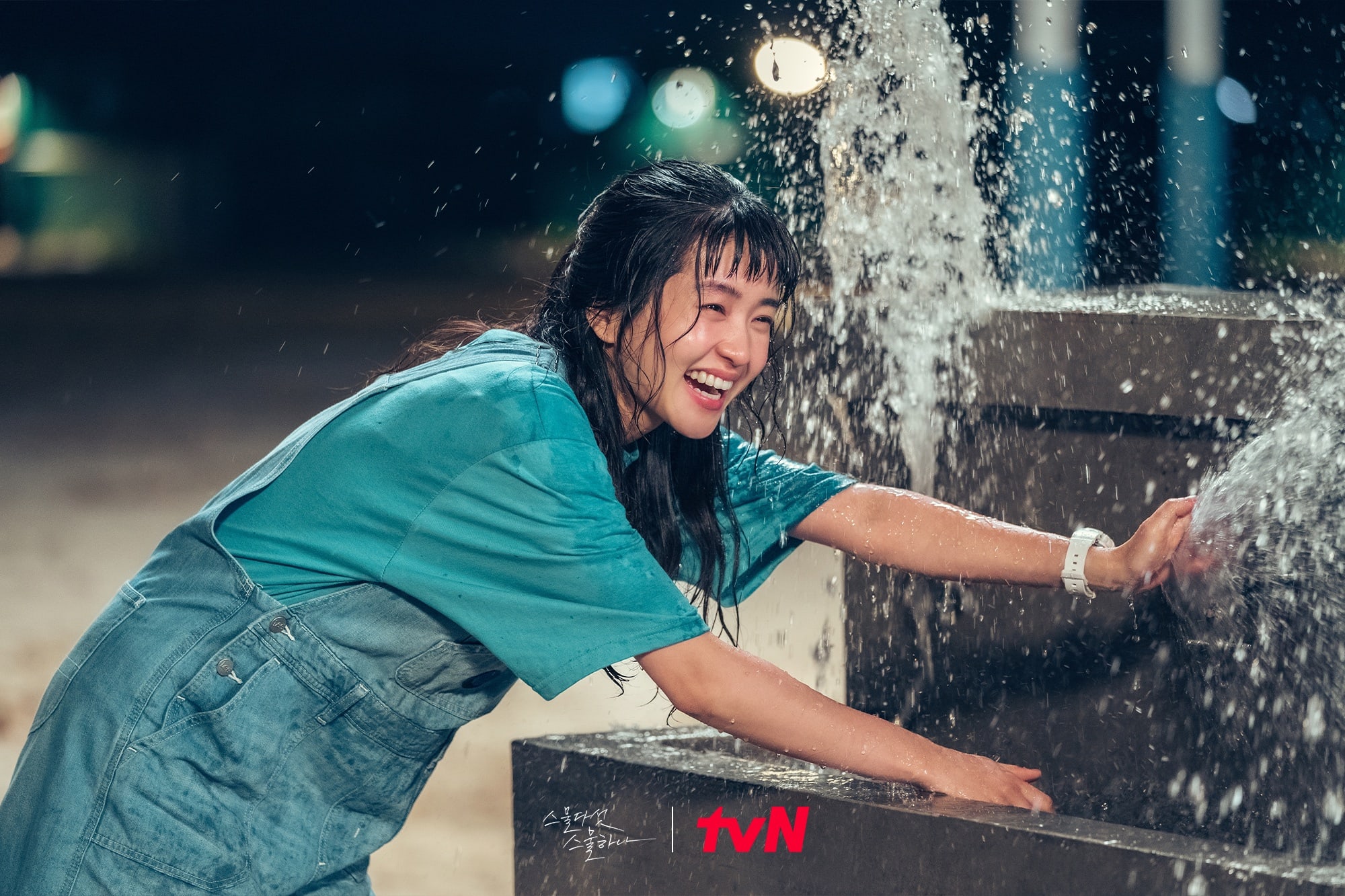 Kim Tae Ri y Nam Joo Hyuk disfrutan de un momento divertido y romántico en “Twenty Five, Twenty One”