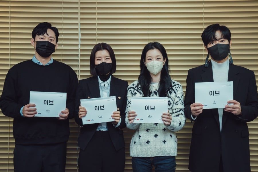 Seo Ye Ji, Park Byung Eun, Yoo Sun y Lee Sang Yeob interpretan personajes intrigantes en la lectura del guión de un nuevo drama