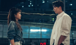 “Twenty Five, Twenty One” muestra un momento tenso entre Nam Joo Hyuk y Kim Tae Ri mientras se miran fijamente
