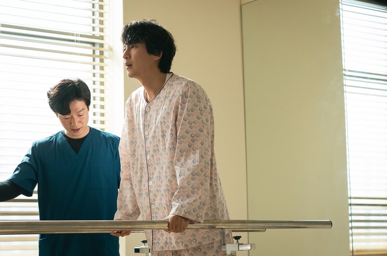 Kim Nam Gil lucha por recuperarse en “Through The Darkness”