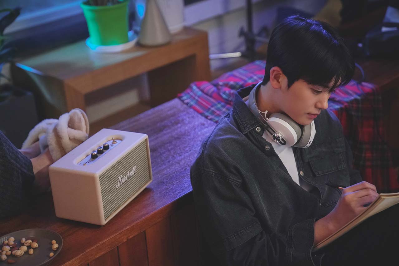 Park Hyung Sik muestra su naturaleza dulce y considerada en “Soundtrack #1”